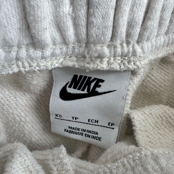 Nike Women's Light Gray Joggers - Picture 3 of 7